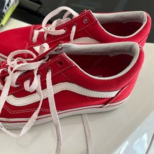 Red vans size 4 in men. Great condition.